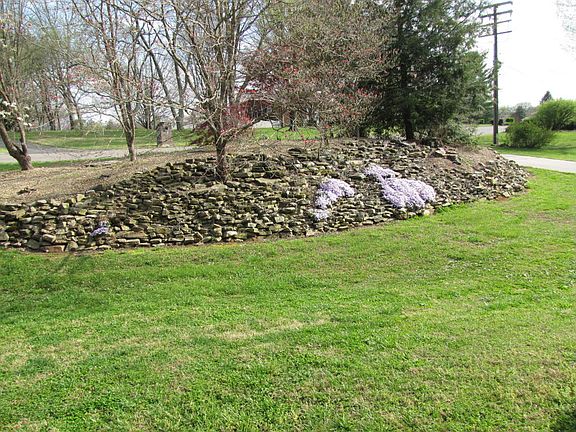 2nd image of 455 Calloway Dr