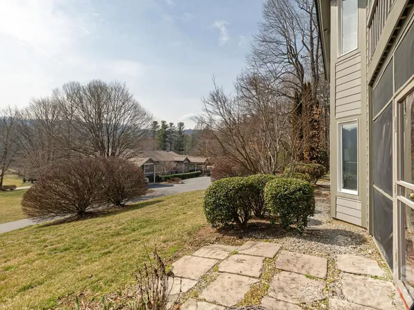 111 Bluffview Ln, Flat Rock, NC 28731