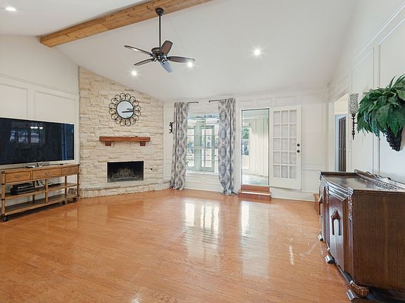 5th image of 618 Brent Dr