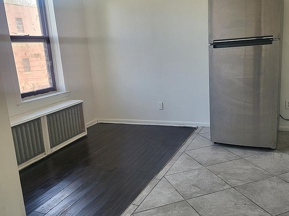 2nd image of 160 W Sandford Blvd #2B