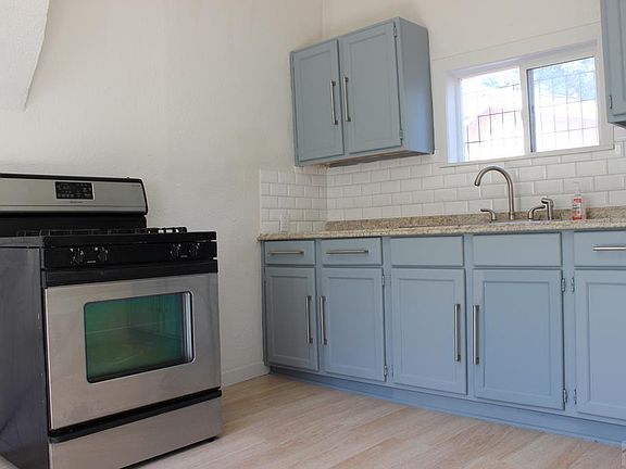 3rd image of 621 E 7th St