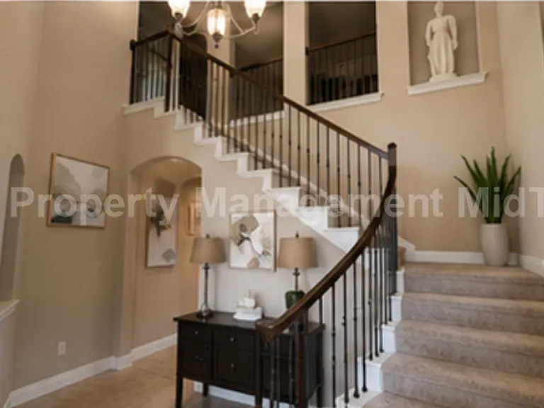2711 Sky Ridge Rd — Photo 2