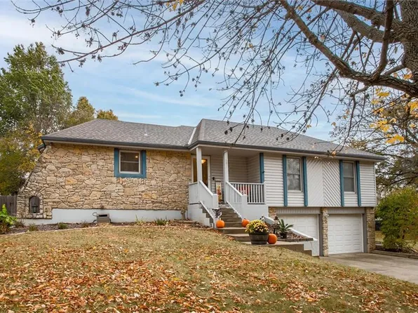 601 NE Sunny Creek Ln, Blue Springs, MO 64014