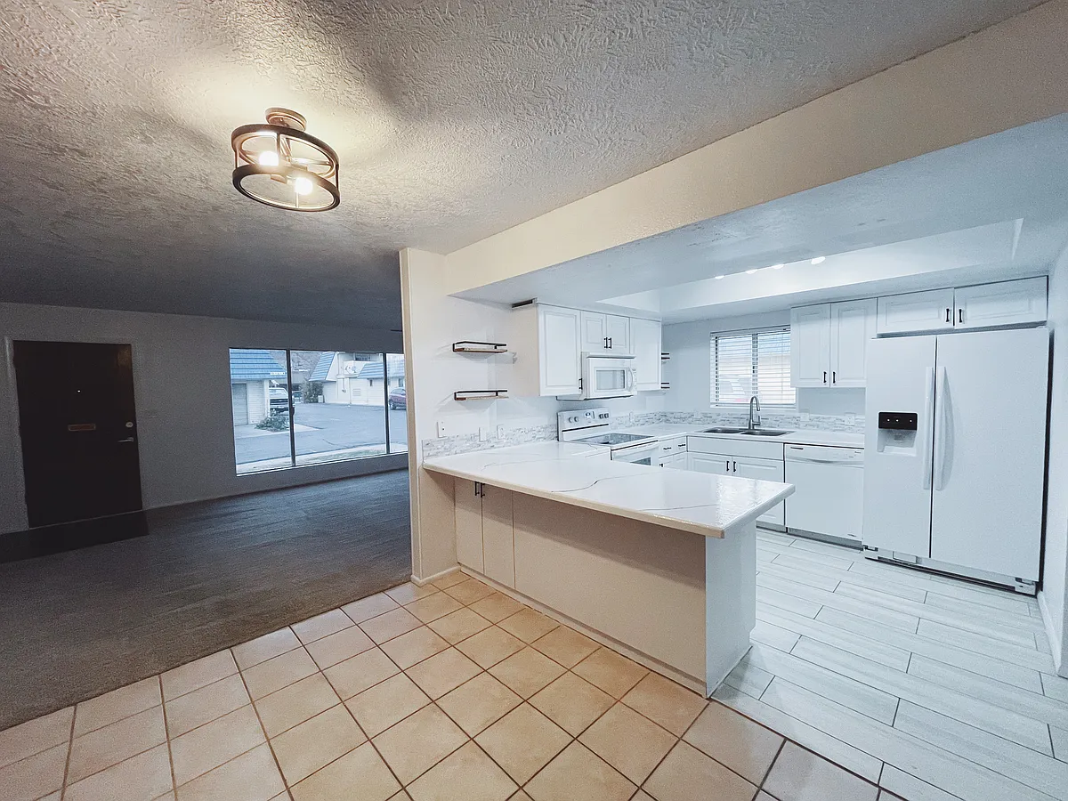 Building Photo - 351 S 400 E