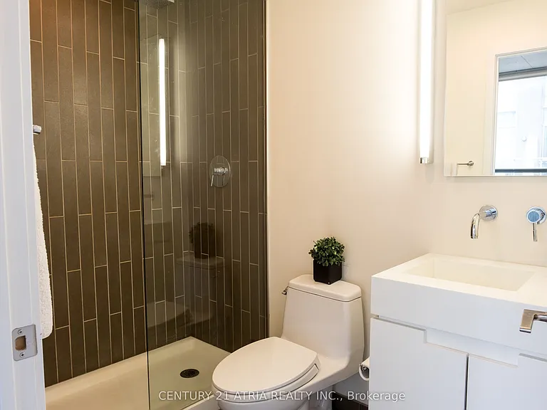25 Oxley St #706 — Photo 4