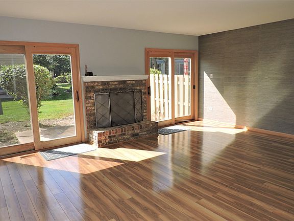 2nd image of 17243 Lakebrook Dr