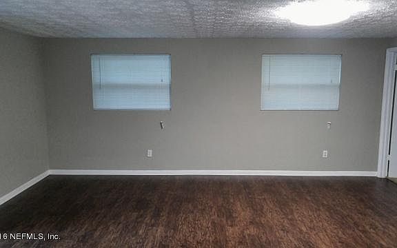 5th image of 433 Parkwood Dr