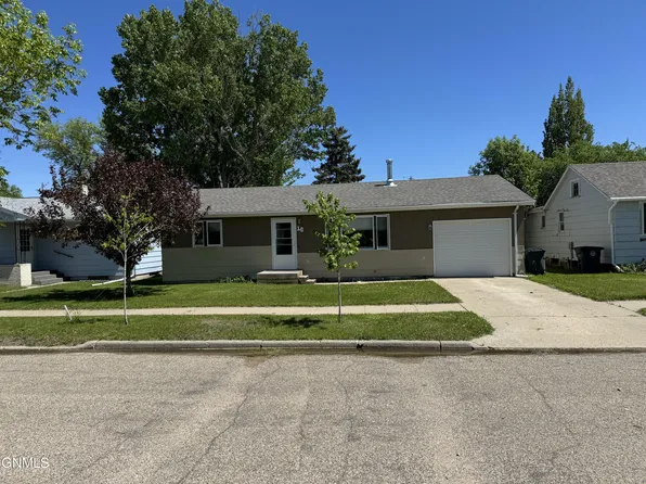 16 2nd St NE, Crosby, ND 58730
