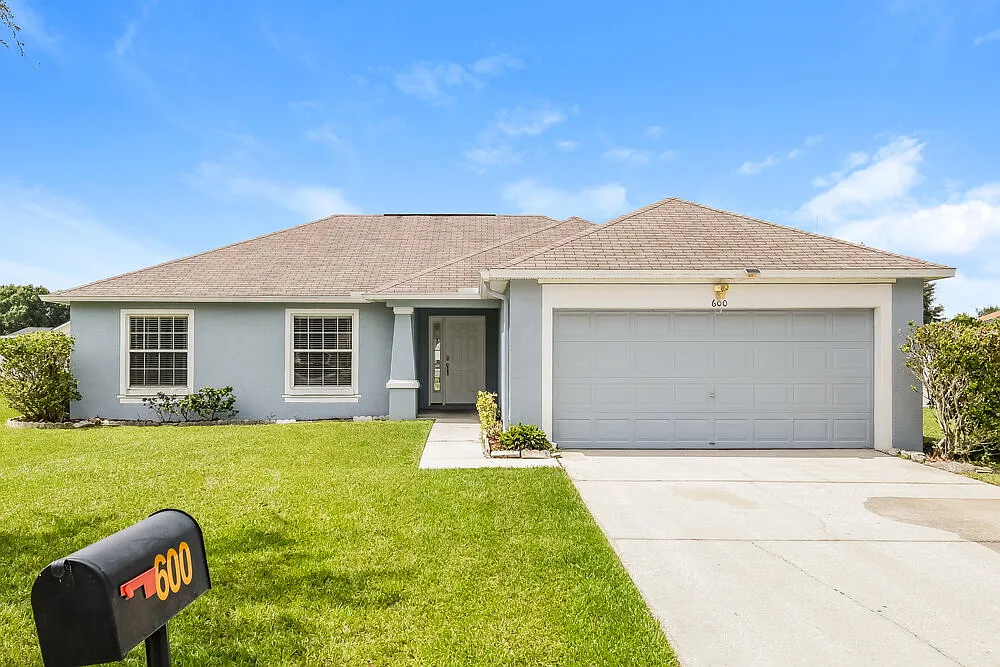 4 bed, 2.0 bath, 1538 sqft, $2,900 — Photo 1