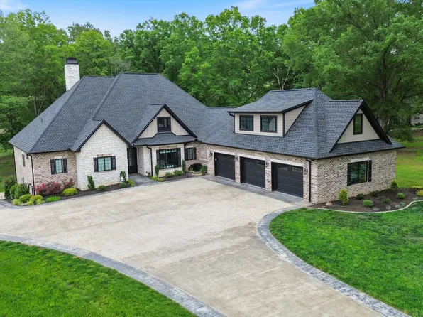 708 Lakeside Ct, Dandridge, TN 37725