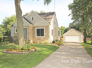 447 52nd St SE, Kentwood, MI 49548