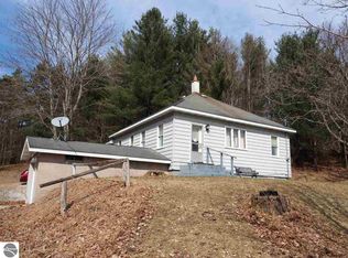 10550 Hooker Rd, Honor, MI 49640