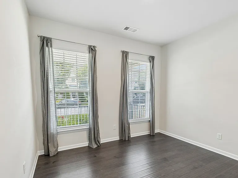 2030 Oglethorpe Dr — Photo 10