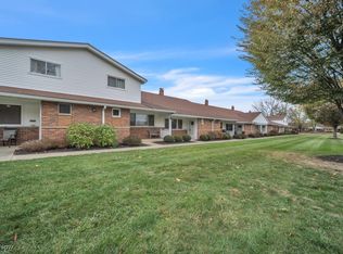 25305 Country Club Blvd UNIT 10, North Olmsted, OH 44070