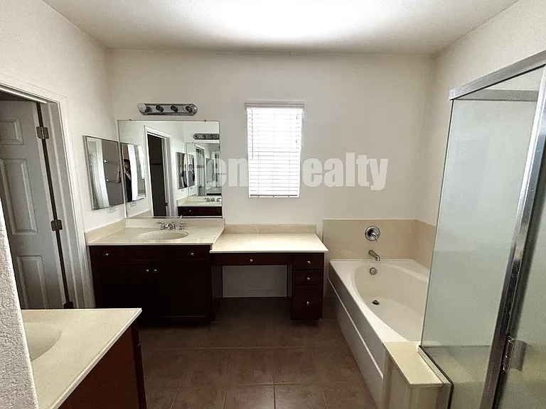 8308 Crystal Walk Cir — Photo 15