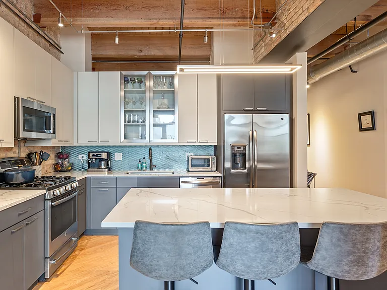375 W Erie St #303 — Photo 8