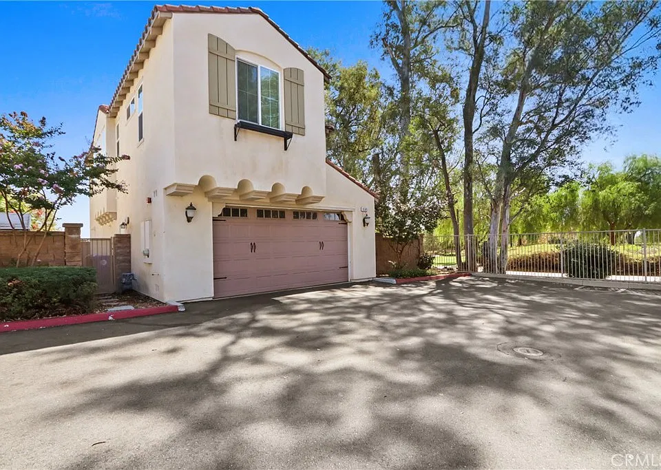 8585 Montrose Pl