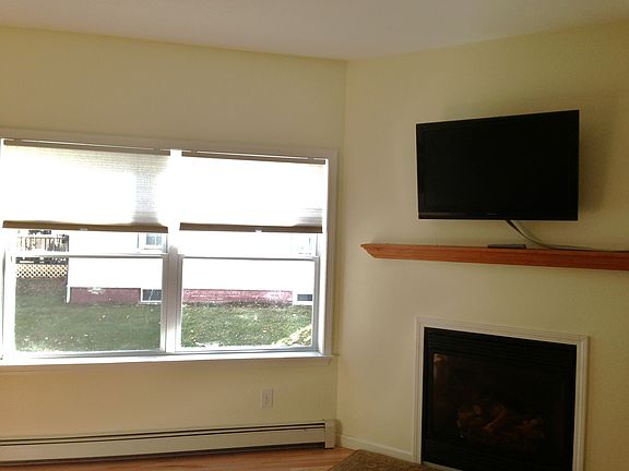 Living Room w/ gas fireplace