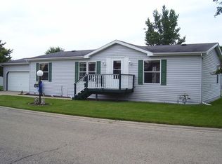 229 Meadowlark Ln, Sandwich, IL 60548