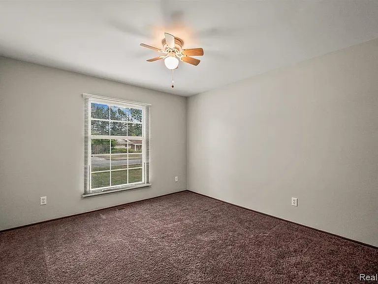 51205 Fairlane Dr — Photo 13