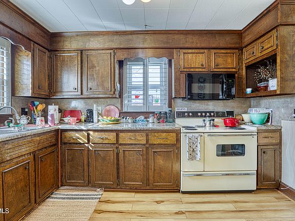 5th image of 1826 Kenwood Rd