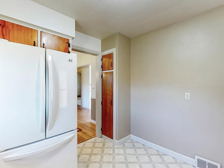 1835 Phelps Ave — Photo 10