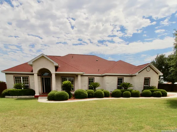 15818 Lake Breeze, Lytle, TX 78052