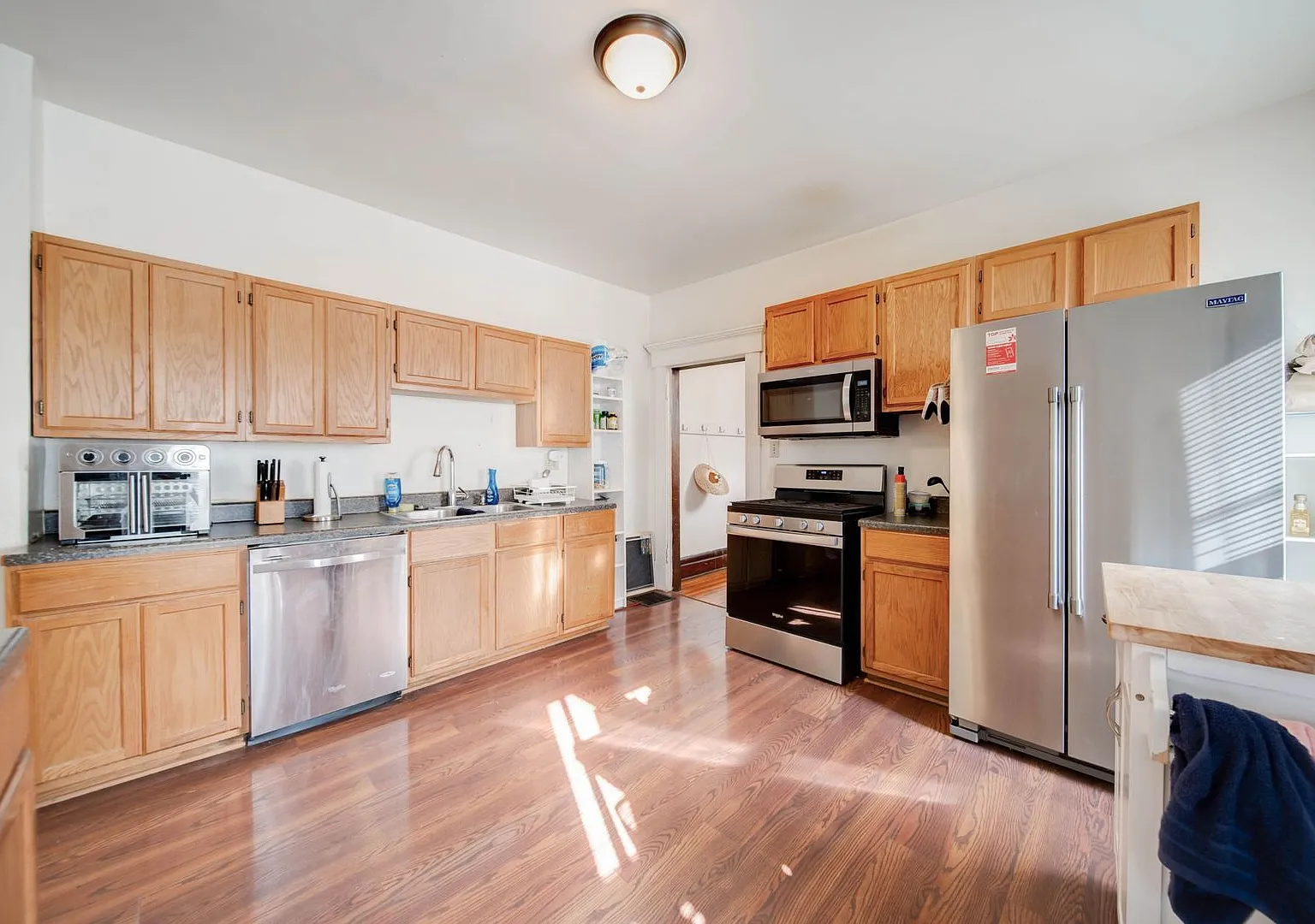 4 or 5 Bedroom Right off of High St - OSU Campus — Photo 1