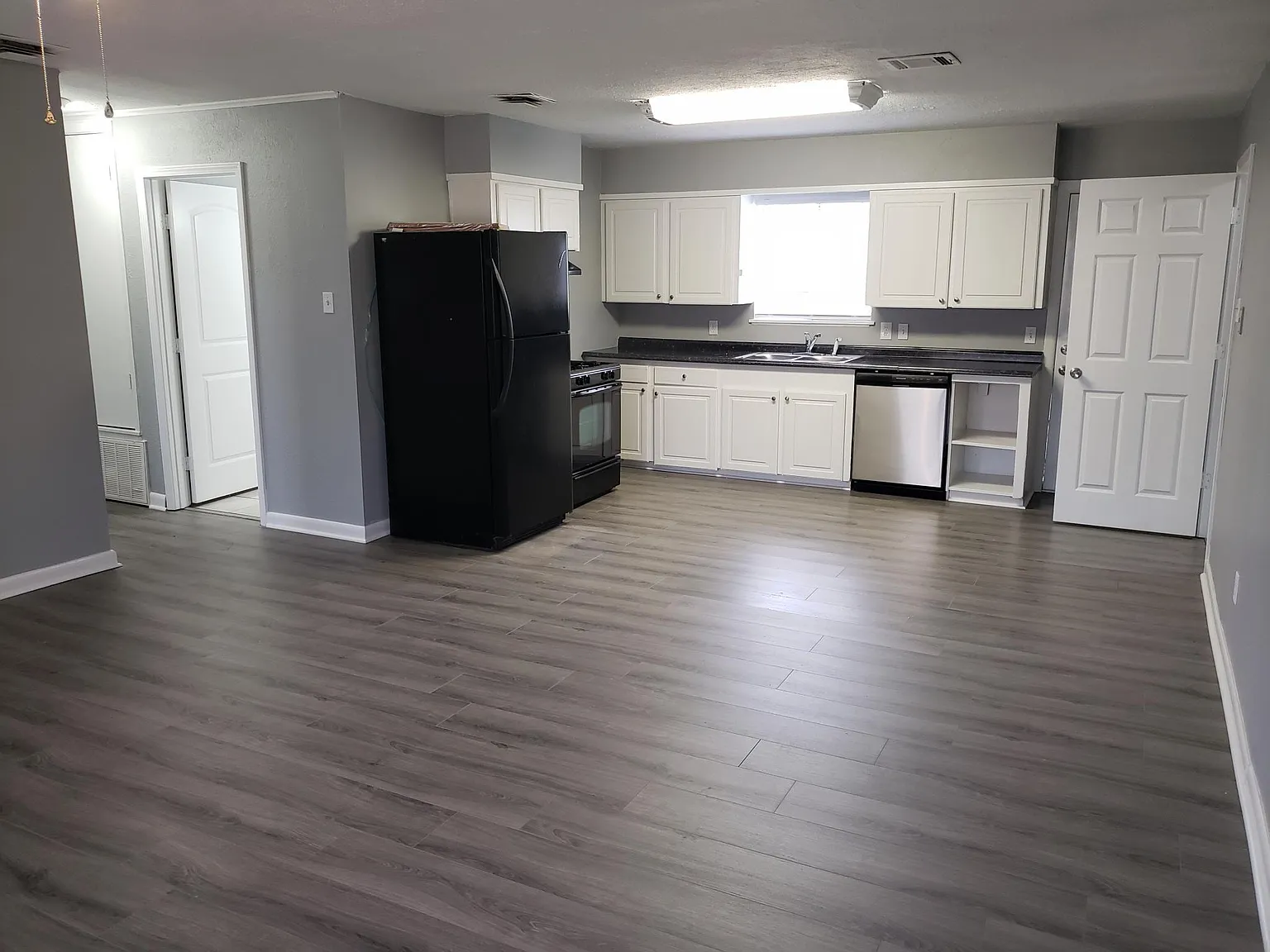 4 bed, 1400 sqft, $1,425 — Photo 2