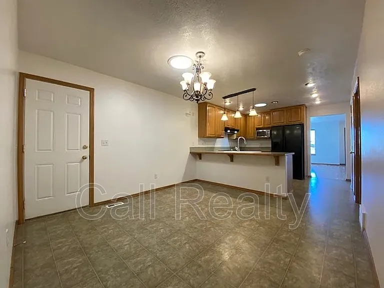 921 S Shelley Lake Ln — Photo 5