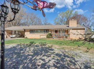 1069 Easton Rd, Salem, VA 24153