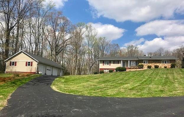 2nd image of 355 Blacksferry Rd