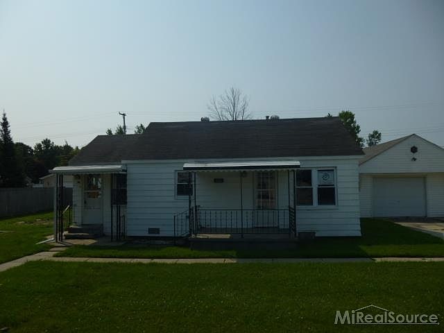1st image of 921 Bruce St E