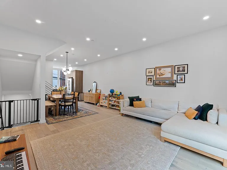 312 Poplar St — Photo 9