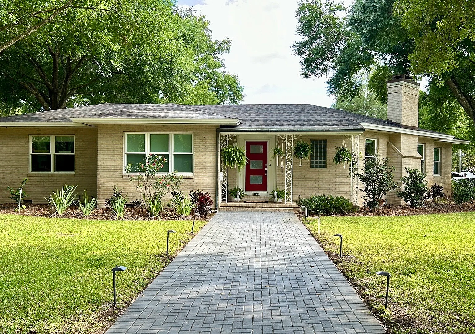 3 bed, 2400 sqft, $3,995 — Photo 1