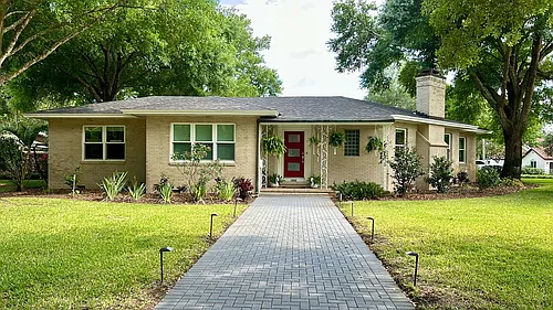 1203 Easton Dr Photo 1