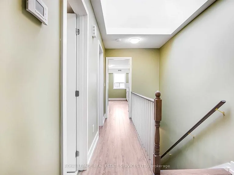 86 Givins St #UPPER — Photo 8