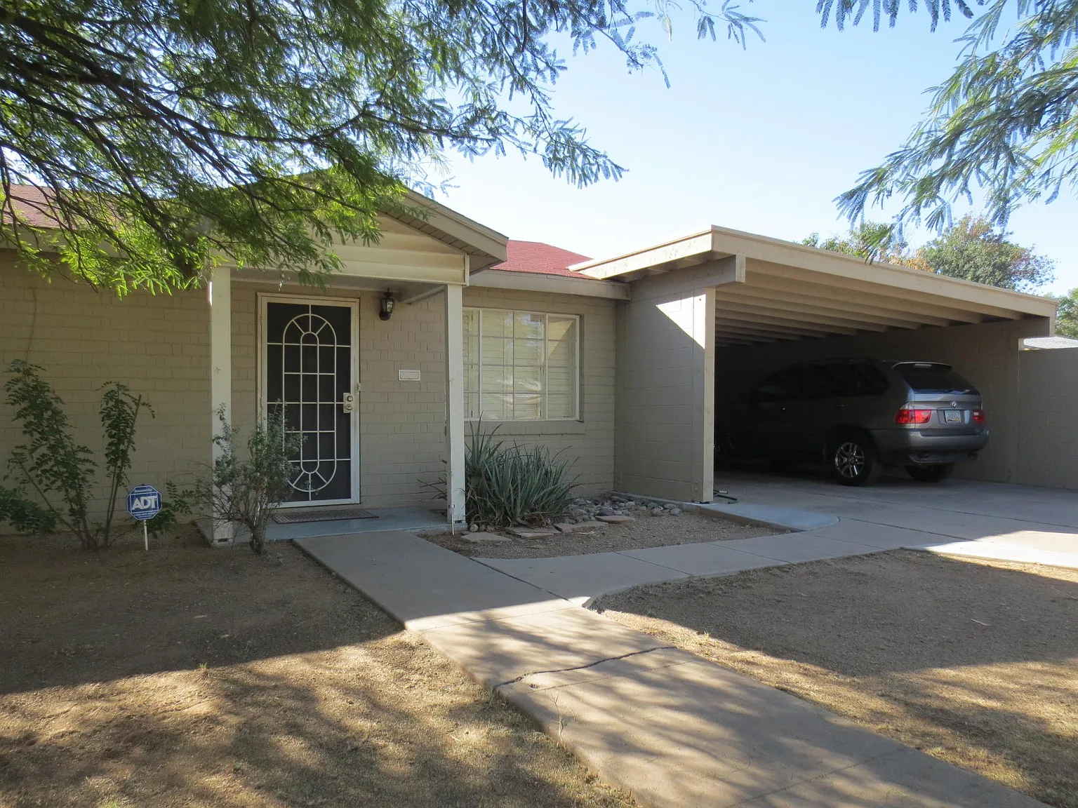 3 bed, 1255 sqft, $2,200 — Photo 4