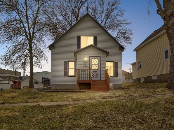 207 4th Ave W, Ellendale, MN 56026