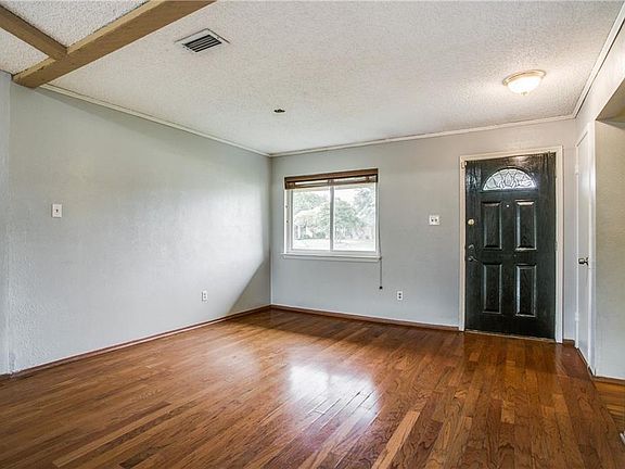 5th image of 404 S Spring Creek Dr