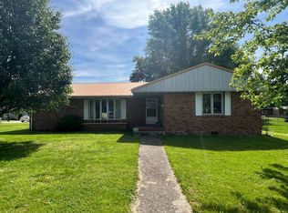 707 Oak Dr, Oblong, IL 62449
