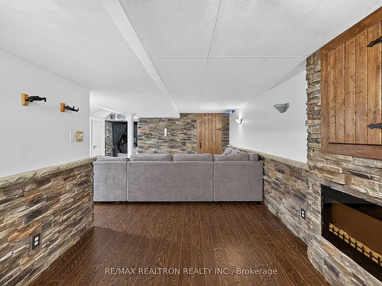 49 Meekings Dr — Photo 7