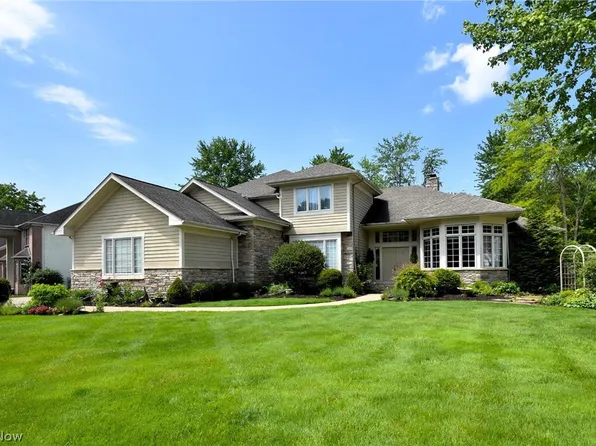 7510 Royal Portrush Dr, Solon, OH 44139