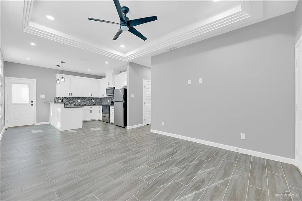 2 bed, 2.0 bath, 10214 sqft, $1,100 — Photo 4