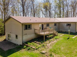 1028 Iron Mine Dr, Waukon, IA 52172