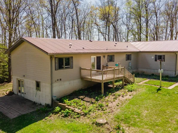 1028 Iron Mine Dr, Waukon, IA 52172