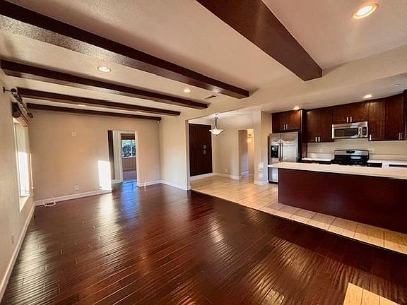 2nd image of 1900 Lundy Ave