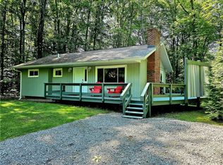 11801 Lakeland Dr, Conneaut Lake, PA 16316