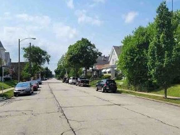 Exterior Neighborhood (street photo)