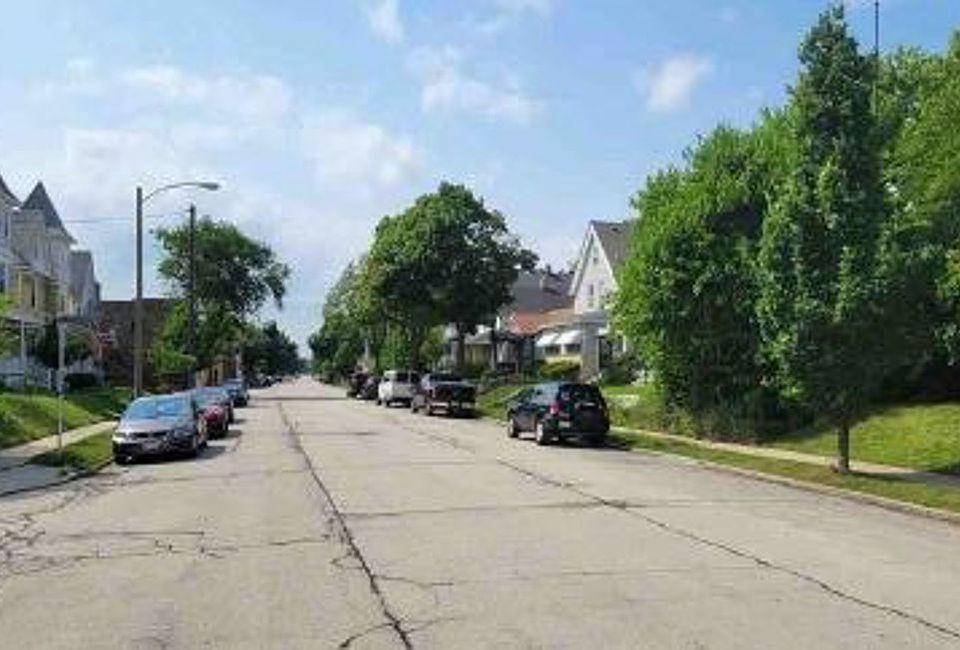 Exterior Neighborhood (street photo)
